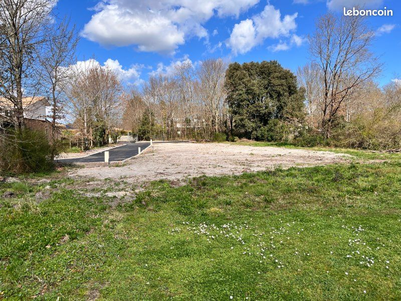 Terrain constructible viabilisé · à Le Taillan-Médoc · 249 000 €