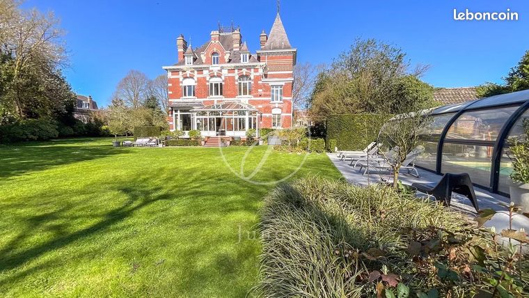 Maison 9 pièces 368 m²