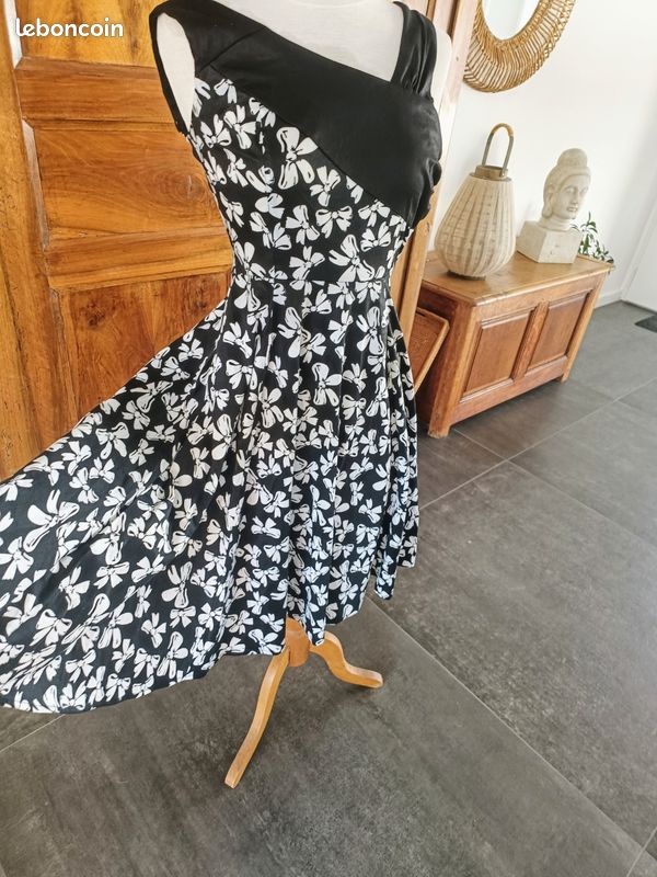 Lot Robe Noire + Pull Rouge – Taille 36 – Femme – Automne Hiver Printemps