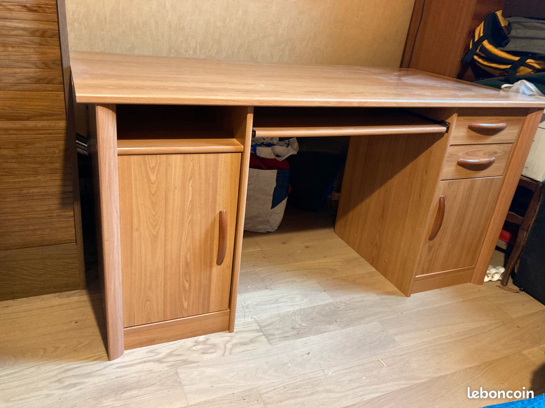 Bureau (image 1)