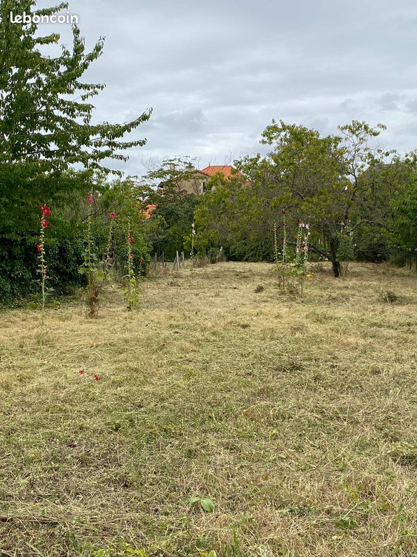 Terrain constructible · à Valence-en-Poitou · 15 000 €