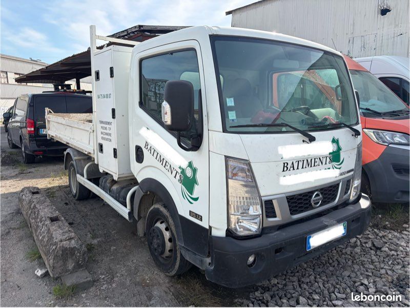 Nissan Cabstar Benne carte grise accidenté (image 1)