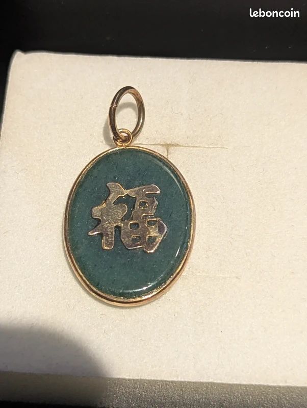 Ancien pendentif asiatique en jade (image 1)