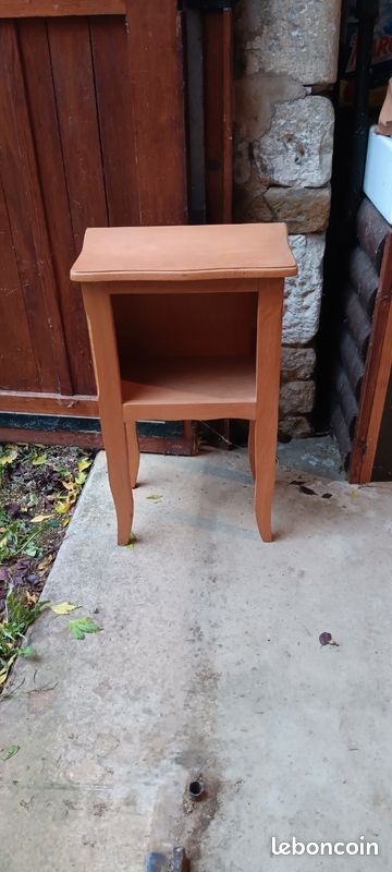 Table de chevet en bois (image 1)