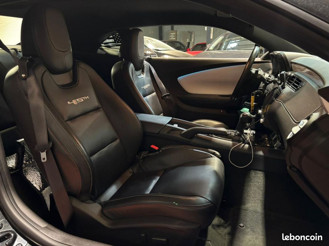 CHEVROLET CAMARO Coupé 6.2 V8 - 400CV 2012 - 45th ANNIVERSARY - PACK CARBONNE INTERIEUR - LIGNE SUR MESUR (image 17)