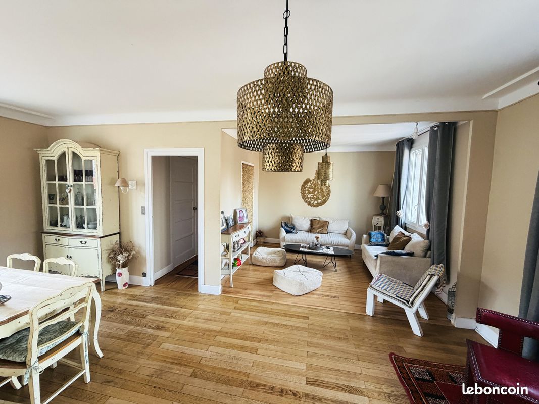 Parking 123 m² · à Saint-Étienne · 123 m² · 179 000 €