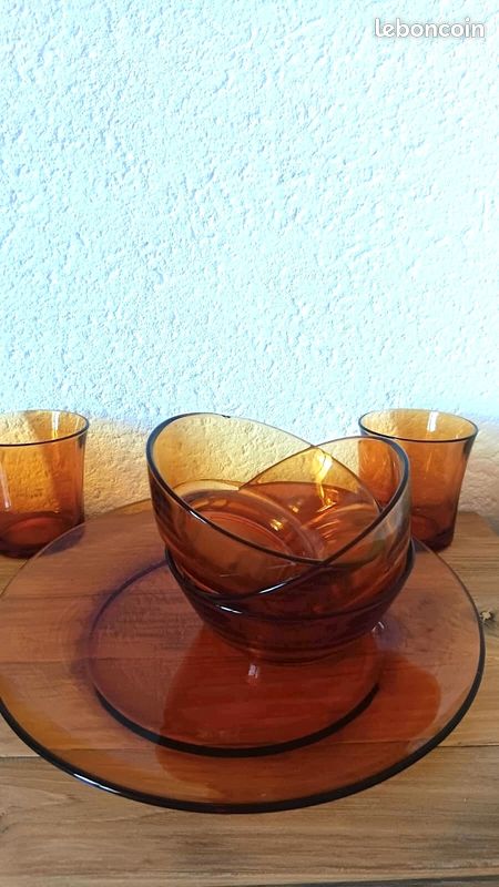 Assiette duralex dans objets de cuisine du xxe siècle