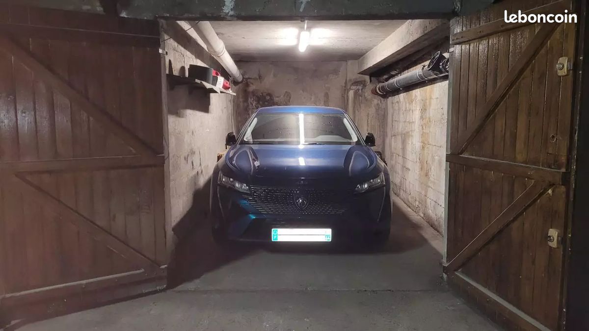 Box Adamville · à Saint-Maur-des-Fossés · 20 000 €