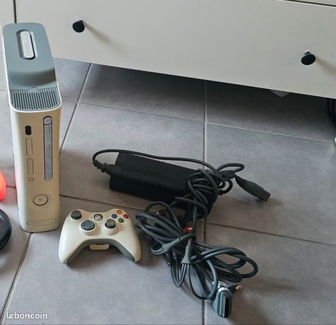 Manette Xbox Première Génération – 2 Pièces – Câble Avec Traces Rouges – Occasion