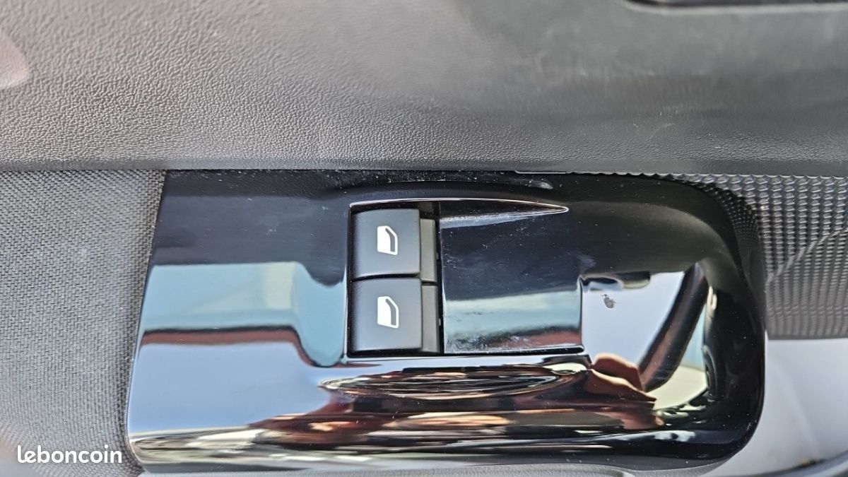 Citroën C3 BLUEHDI 100 SS BVM5 SHINE BUSINESS (image 25)