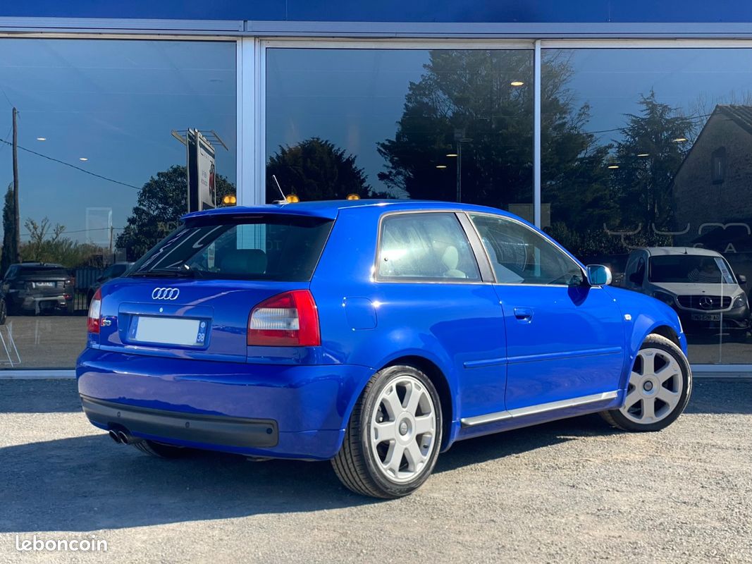 Audi S3 Quattro (8L1) 1.8 i Turbo 210cv / BLEU NOGARO / TOIT OUVRANT / SIÈGES EN CUIR RECARO / VOLANT ALCANTARA (image 5)