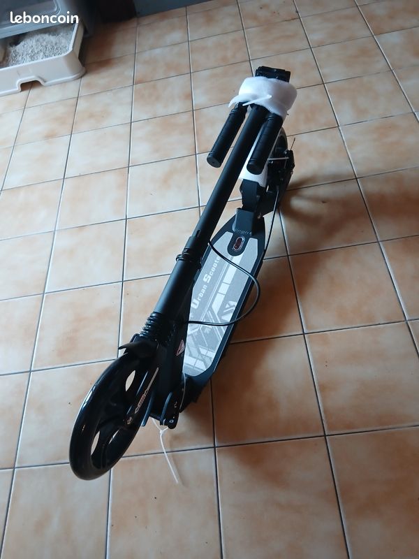 Trotinette non motorisée neuve (image 2)