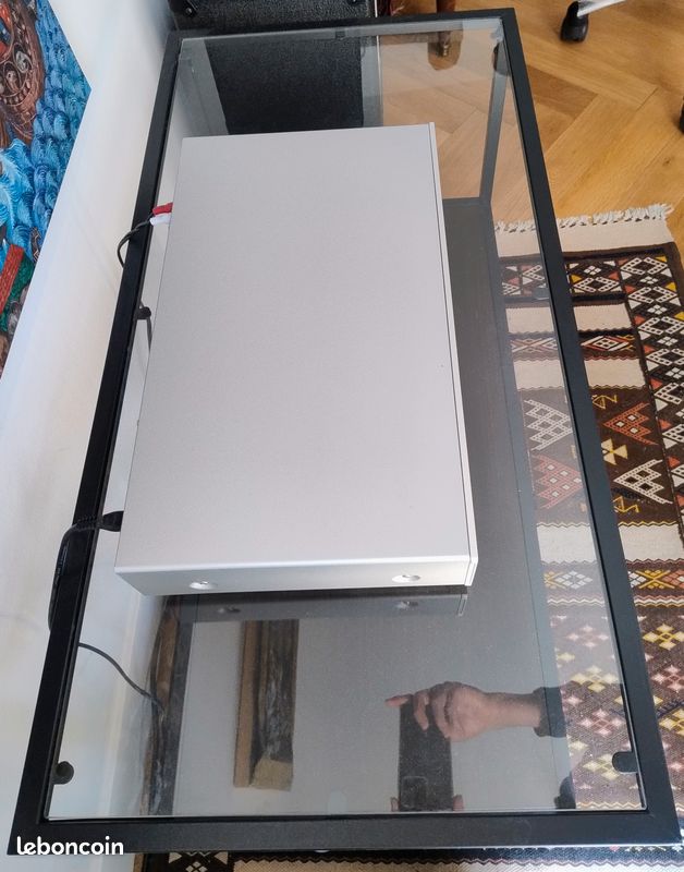 Vente d'une table basse en verre (modèle VITTSJÖ) (image 2)