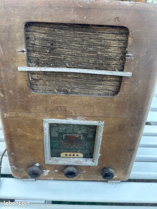 Ancien poste de radio (image 1)
