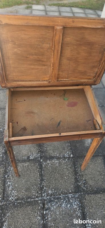 Bureau d'écolier ancien en bois avec plateau relevable (image 2)