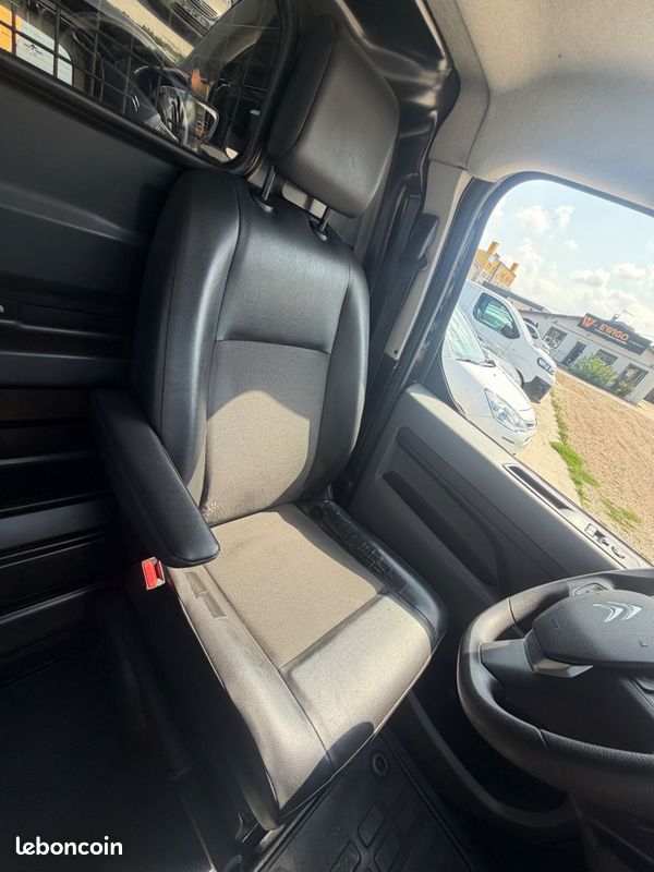 CITROEN JUMPY 2.0 BLUEHDI 180 ch EAT8 AFFICHAGE HUD / CAMÉRA / GRIP CONTROL / SIÈGES CHAUFF. / CARPLAY (image 27)