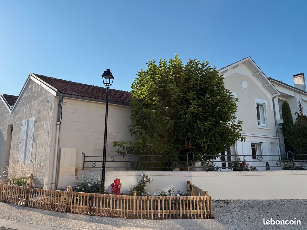 Maison 9 pièces 199 m² · à Saintes · 199 m² · 153 000 €