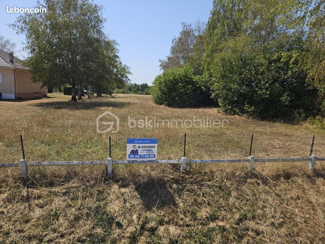Terrain 3 348 m² Pusey · 85 000 €