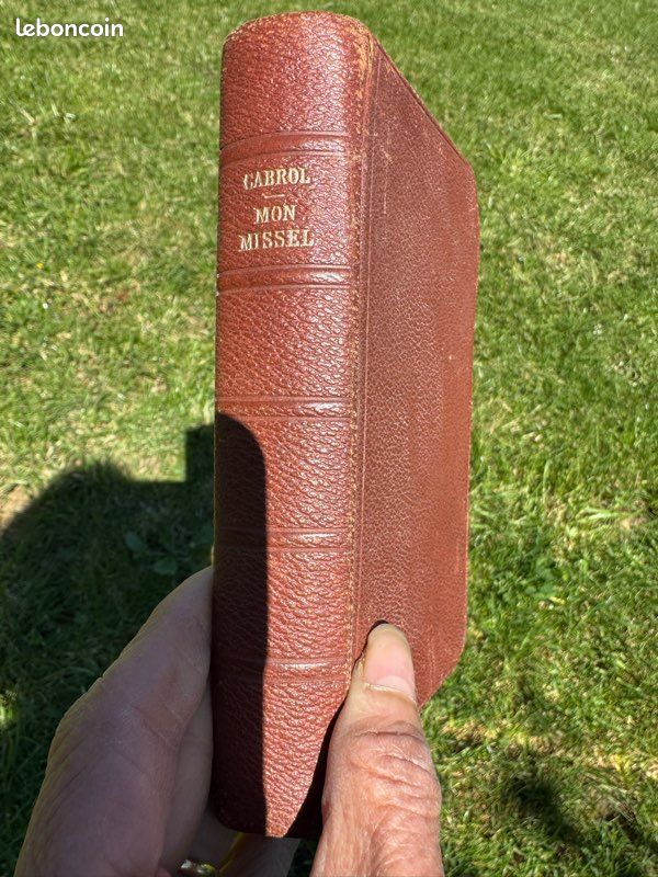 Missel ancien de Dom Cabrol (1942) - Maison Mame - Avec images pieuses (image 1)