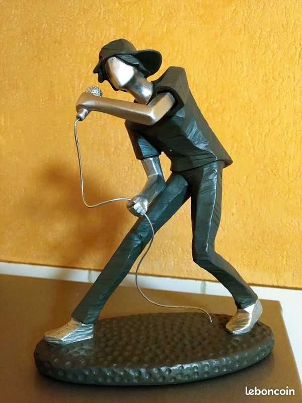 Figurine statuette (image 1)