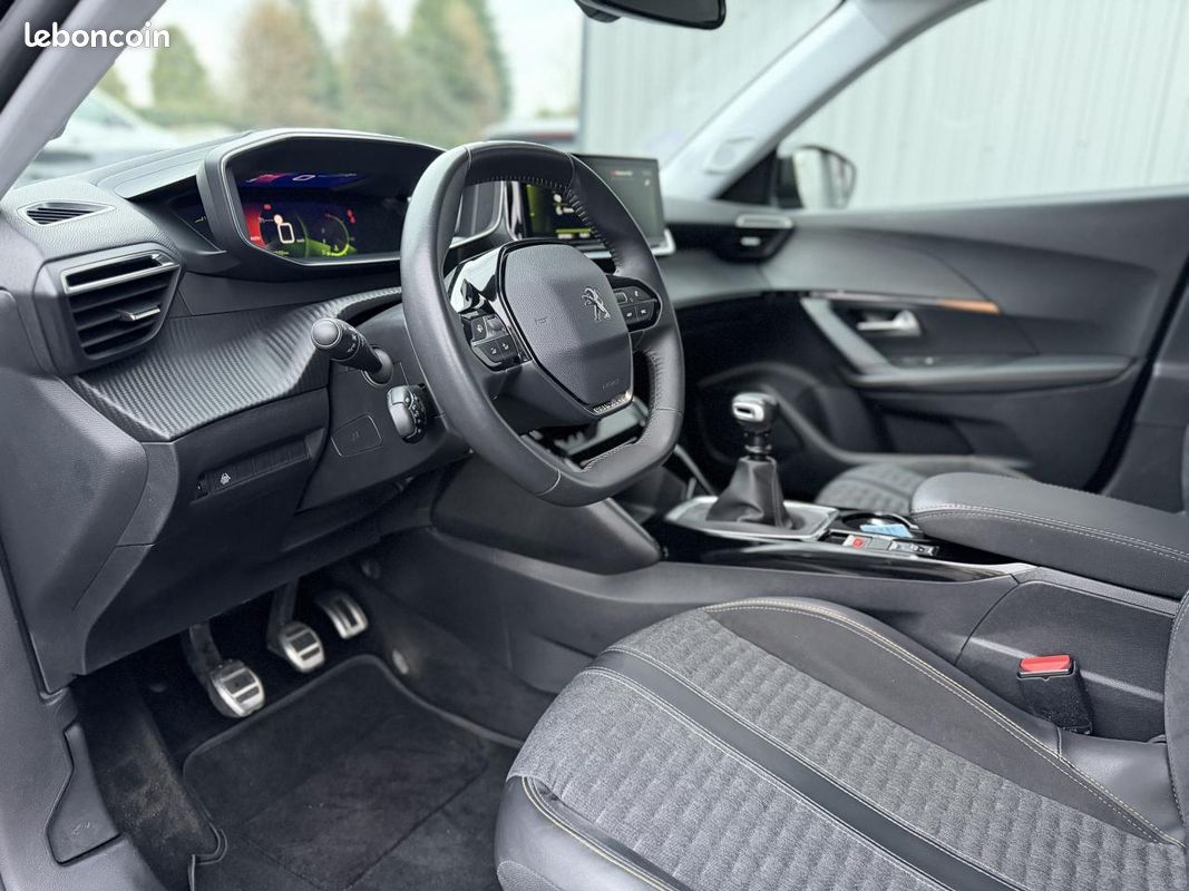 PEUGEOT 2008 1.2i PT S&S 130 Roadtrip (image 7)