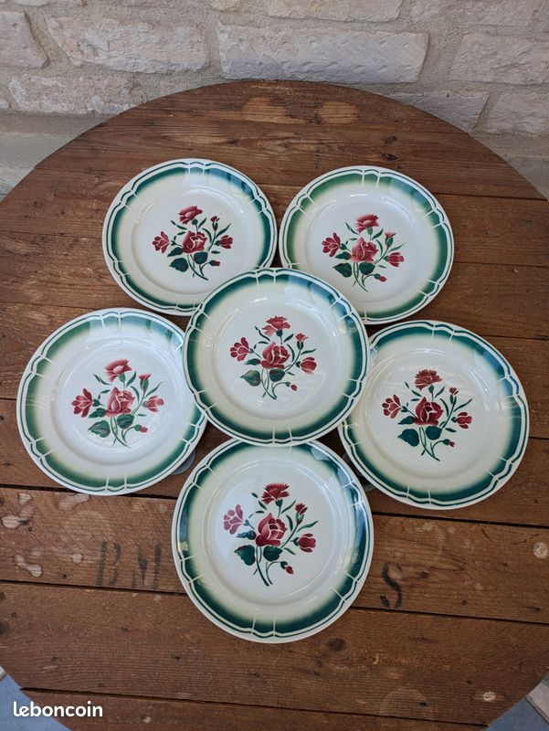 6 assiettes anciennes plates P.N France Porcelaine blanche liseré or à décor brassées