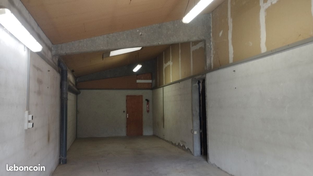 À louer, grand box de 50 m² · à Casseneuil · 210 €/mois