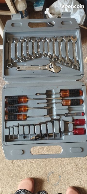 Vends ensemble outillage dans malette (image 1)