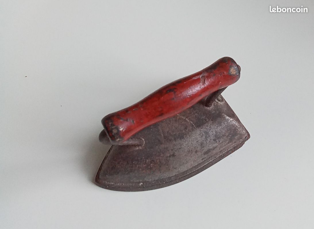 Vintage 70s Ancien FER A REPASSER ENFANT JOLUX CALOR METAL & PLASTIQUE