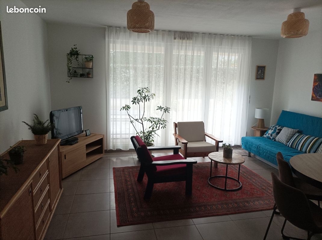 Parking 50 m² · à Brive-la-Gaillarde · 50 m² · 750 €/mois