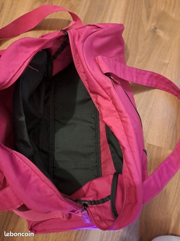 Sac de sport gym nike fushia bon etat (image 3)