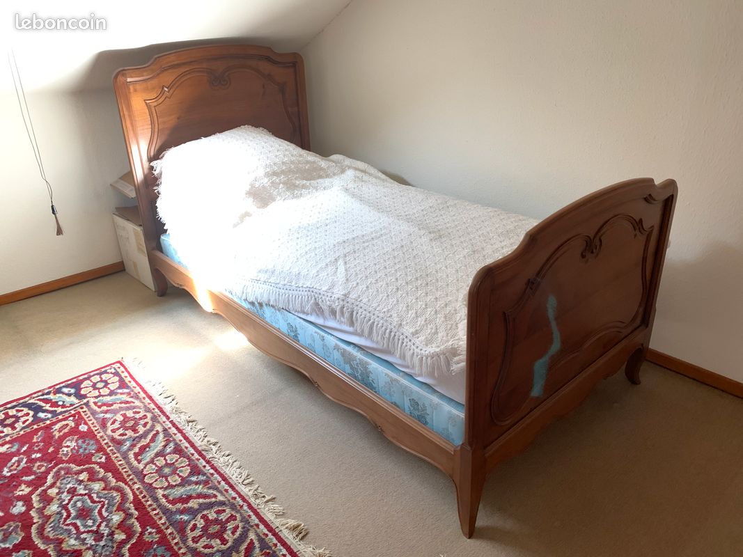 Lit ancien 90 cm (démontable) en bois massif avec matelas et sommier - Excellent état (image 1)