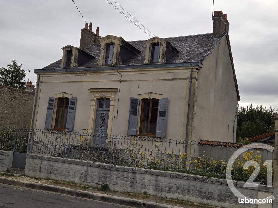 Maison 8 pièces 166 m² · à Sancoins · 166 m² · 210 000 €