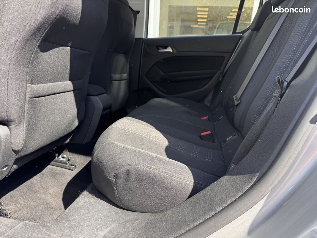 Peugeot 308 (2) 1.2 Puretech 130 EAT6 Allure (image 11)