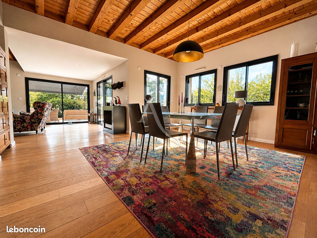 Maison 5 pièces 201 m² · à Nozay · 201 m² · 350 000 €