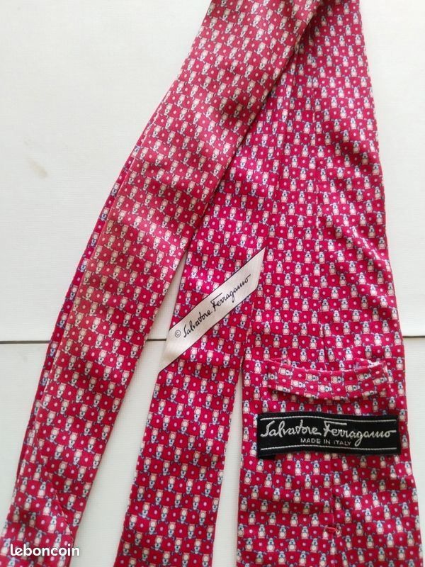 Cravate En Soie FUTILLON Fabriquée En Italie - Motif Cachemire Rouge - Occasion Très Bon état