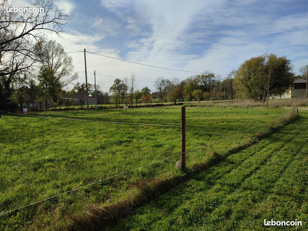 Construisez au vert, 602m2 dans la commune de Reignac (33) · 24 000 €