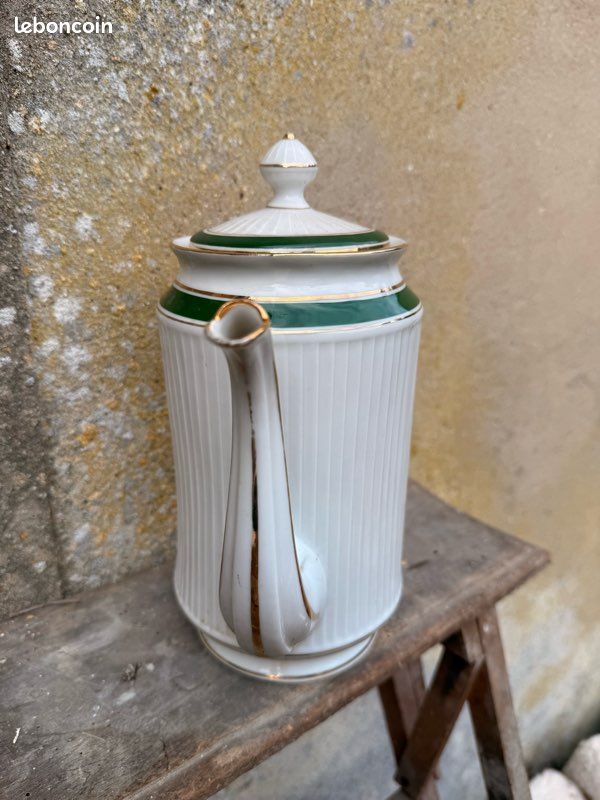 Théière ancienne en porcelaine blanche et liseré vert/doré – élégante (image 3)