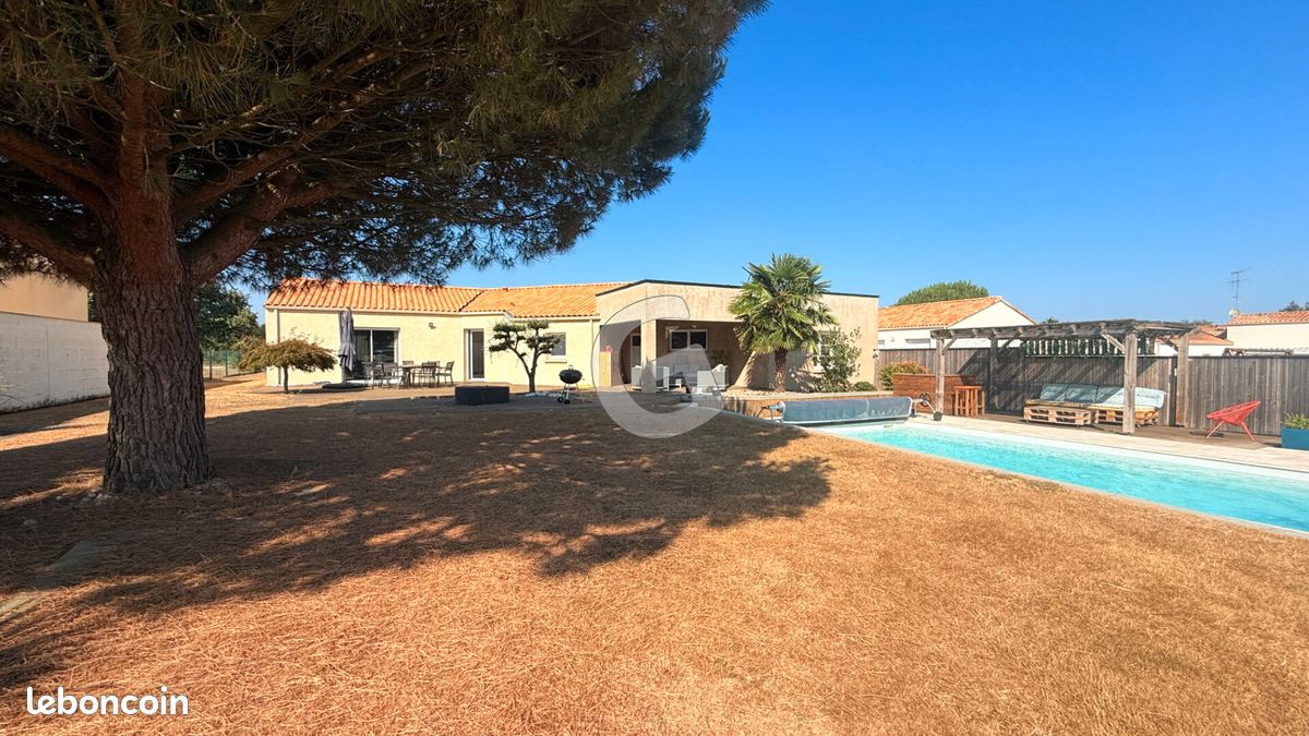 Maison 6 pièces 130 m² · à Saint-Avaugourd-des-Landes · 130 m² · 374 500 €