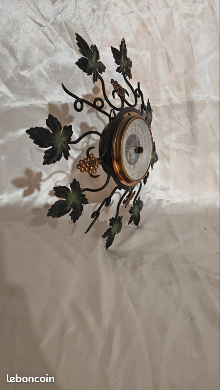 Barometre vintage francais en fer forgé / annees 50 / feuilles vignes (image 2)