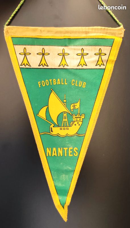 FC Nantes 1980s superbe rare vintage fanion football