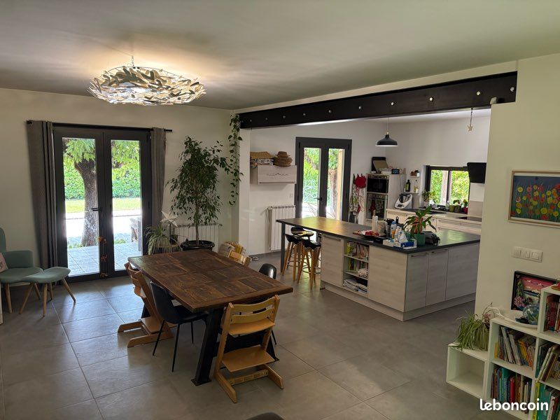 Maison 6 pièces 140 m² · à L'Isle-sur-la-Sorgue · 140 m² · 2 700 €/mois