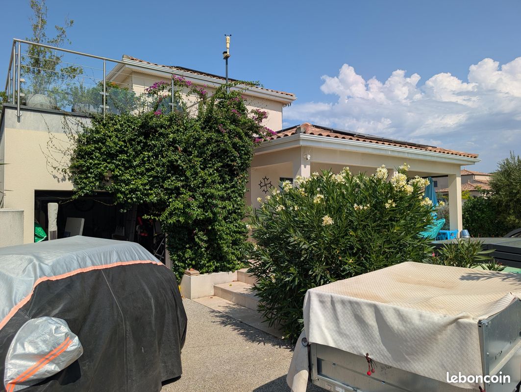 Vente villa t4 avec piscine jardin et garage (image 3)