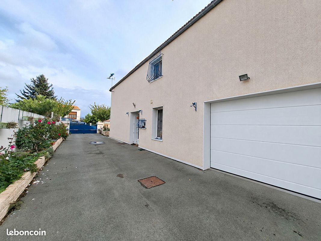 Maison 6 pièces 190 m² · à Muron · 190 m² · 285 000 €