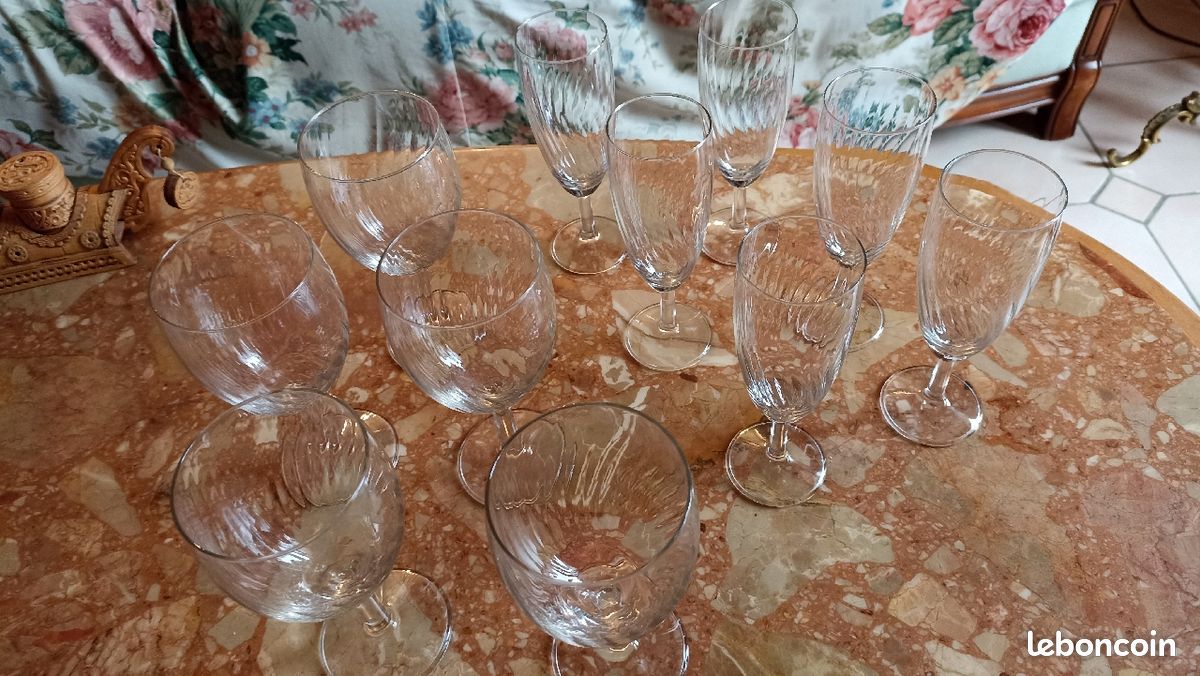 Lot de verres à vin et à champagne (image 1)
