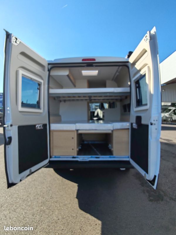 CAMPING-CAR FOURGON SUNLIGHT CLIFF 601 Adventure, Fiat Ducato 2.2l 140Ch BVA, 4 PLACES COUCHAGES, 4 PLACES CG, BOITE AUTO, LITS SUPERPOSES, CHAUFFAGE DIESEL (image 13)