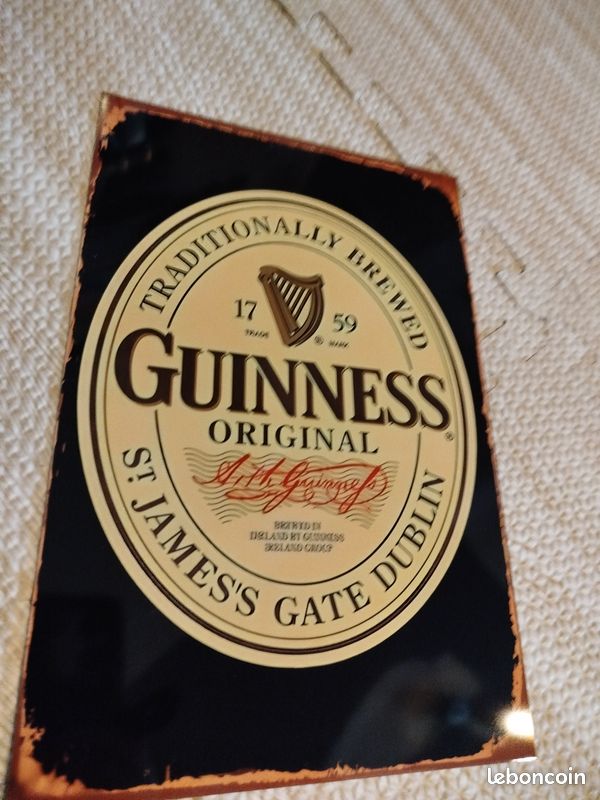 Plaque Publicitaire En Métal Bombée GUINNESS FOOT - 20x30cm, En Relief