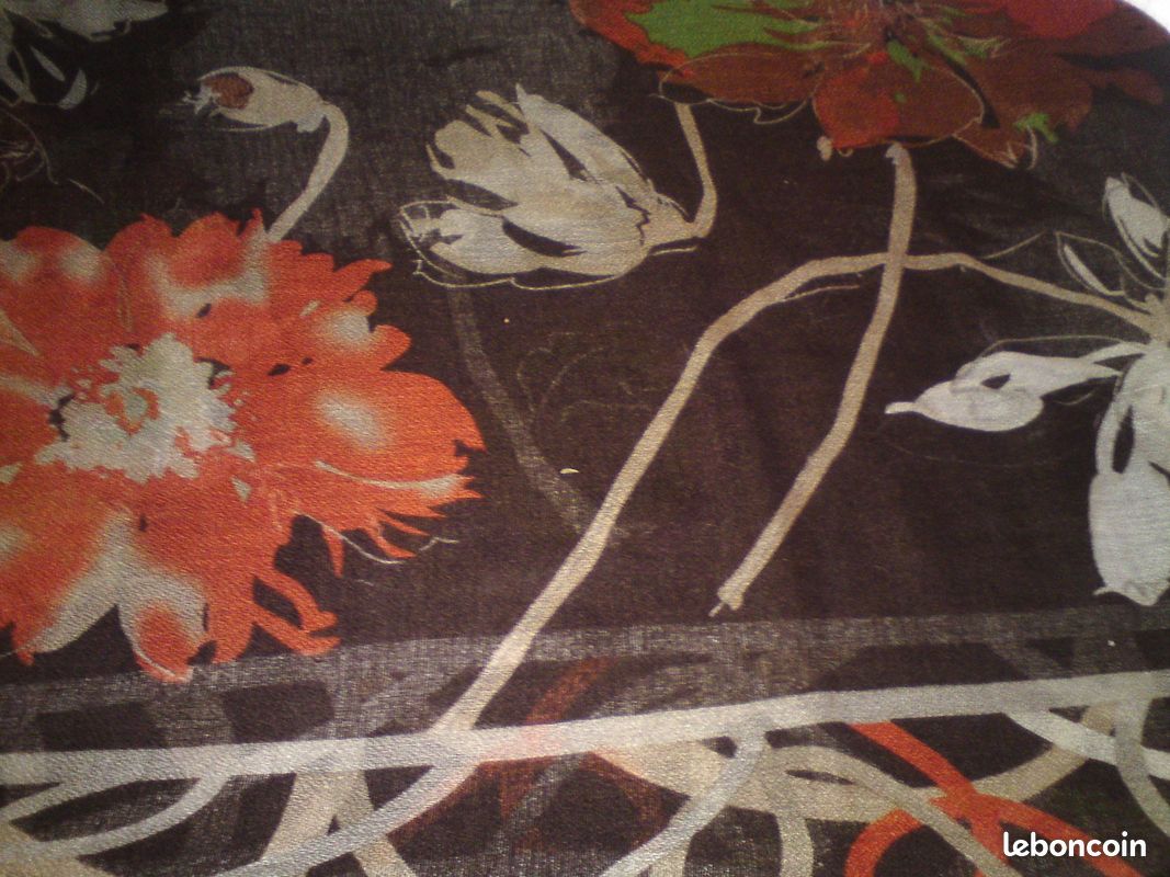 Etole ou Paréo Grand foulard Motifs multicolores de fleurs (beige, orange, vert, sur fond brun) (image 15)