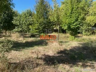 Terrain constructible 520 m² Quartier résidentiel calme à 8 min d'Uzès · à Sanilhac-Sagriès · 105 000 €