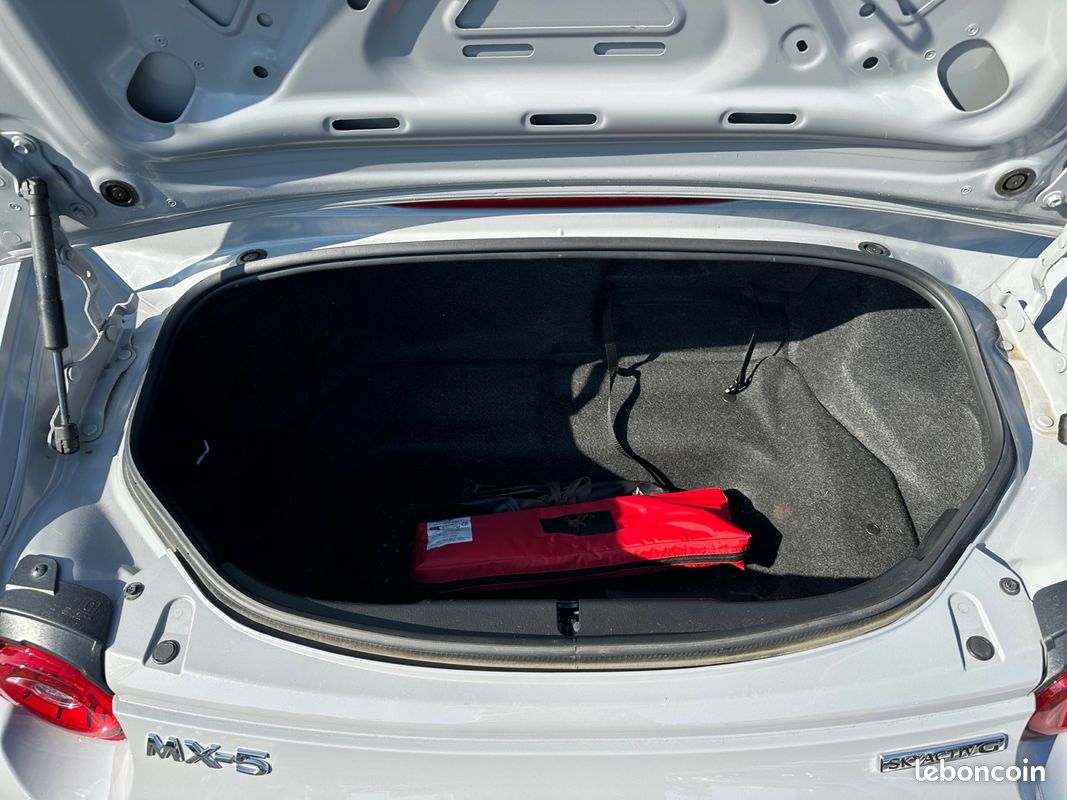 MAZDA MX-5 RF 2.0L SKYACTIV-G 184 ch Exclusive-Line (image 19)